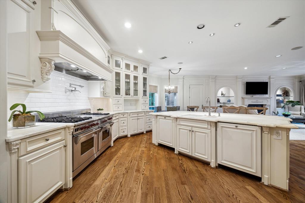 5440 Huckleberry Lane, Houston, Texas image 7