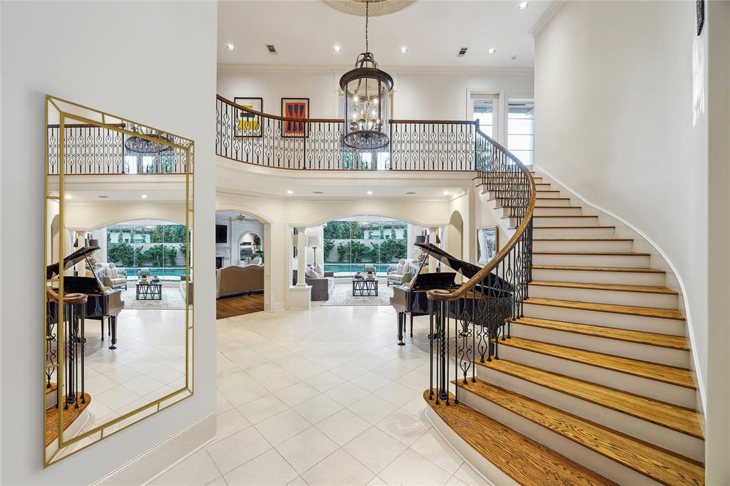 5440 Huckleberry Lane, Houston, Texas image 2