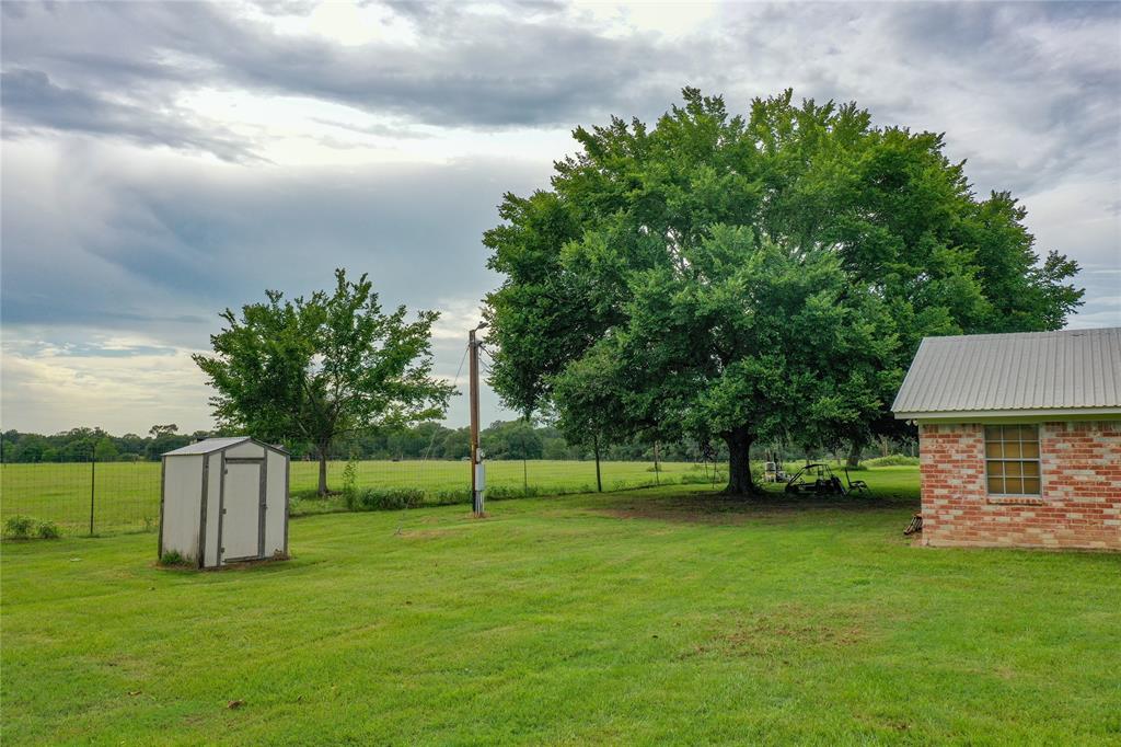 6072 County Road 122, Hallettsville, Texas image 7