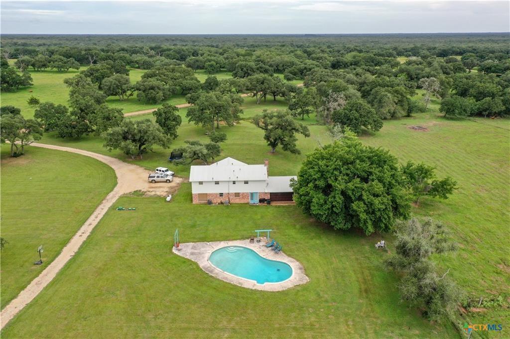 6072 County Road 122, Hallettsville, Texas image 5