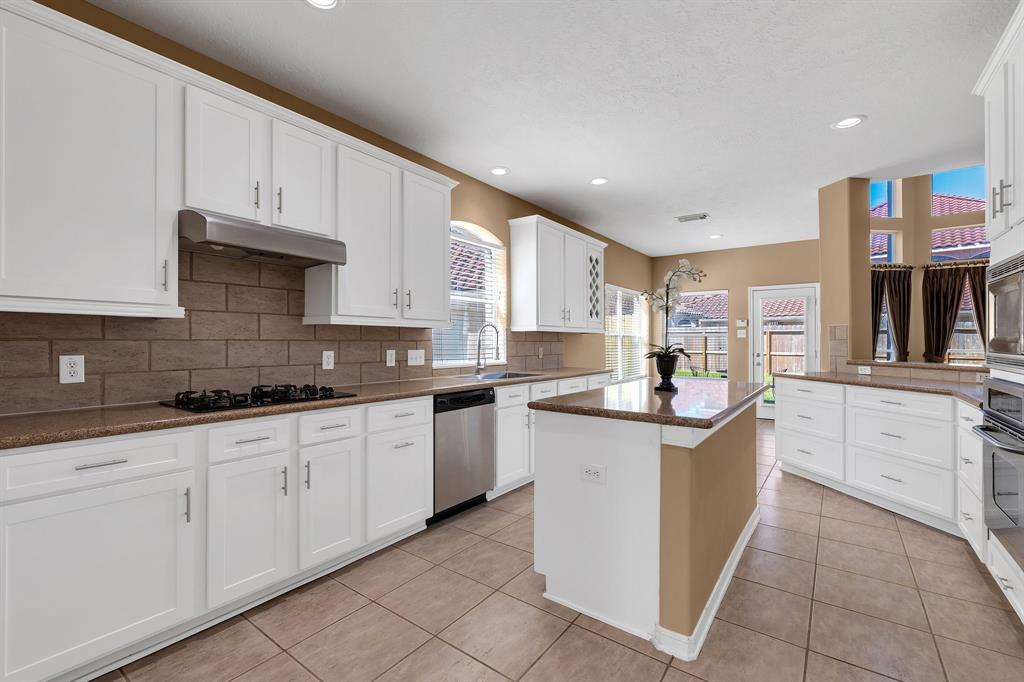 26 Oakmont Court, Jersey Village, Texas image 13