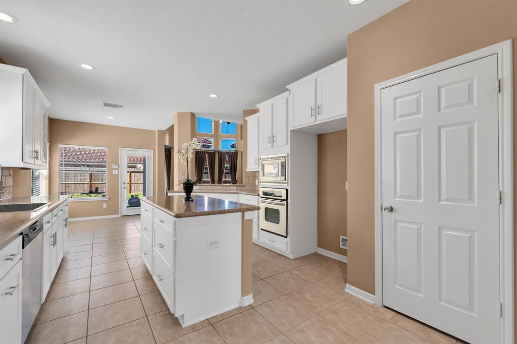 26 Oakmont Court, Jersey Village, Texas image 17