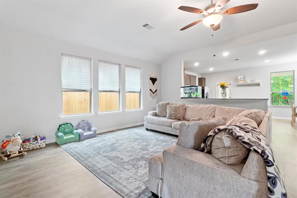 12259 N Chestnut Hills Drive, Conroe, Texas image 8