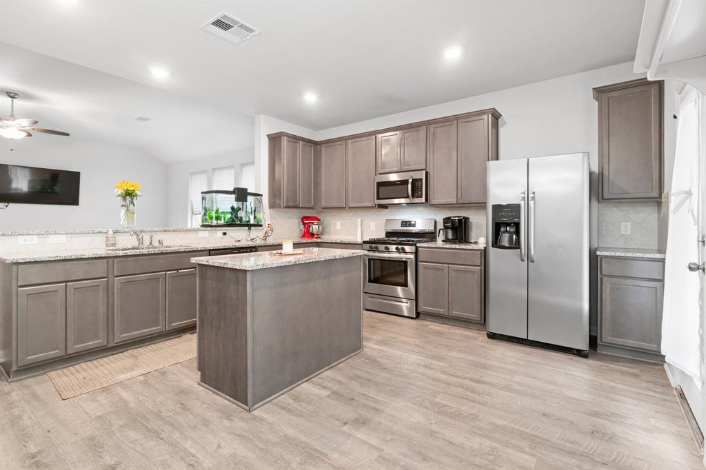 12259 N Chestnut Hills Drive, Conroe, Texas image 3
