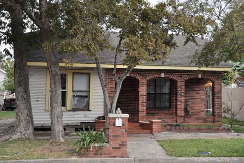 Single Family Residence in Baytown TX 304 Stimpson Street.jpg