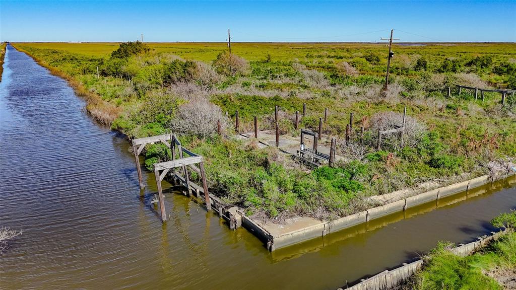 1015 3rd Street, Gilchrist, Texas image 1