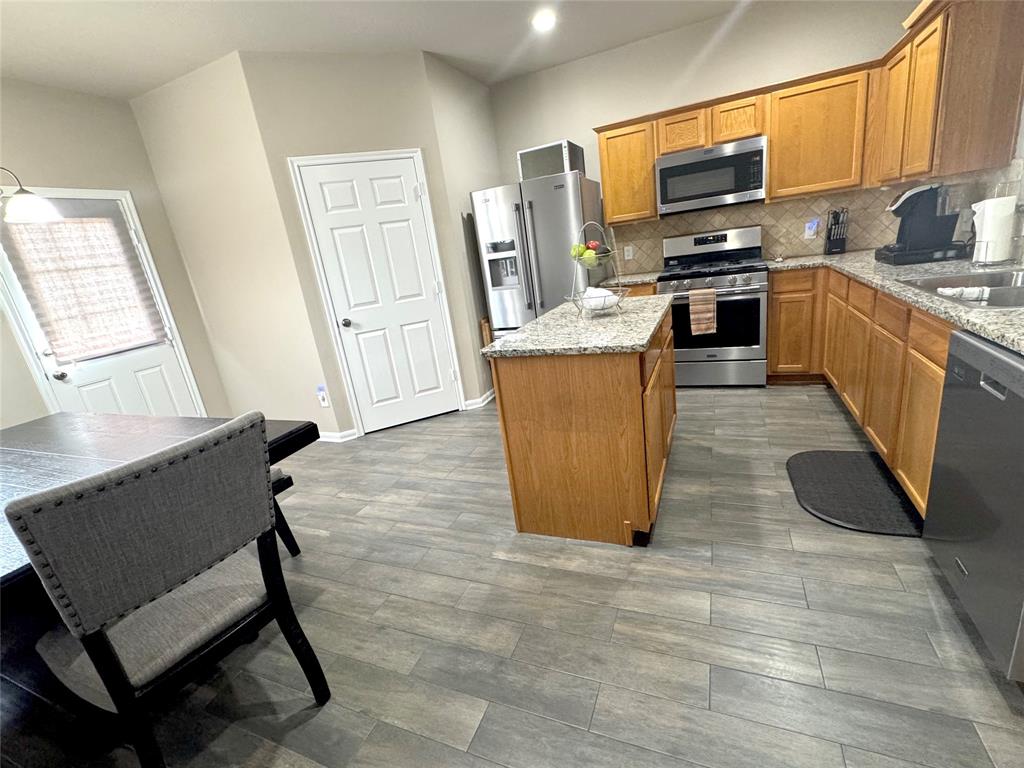 12902 Meadow Springs Drive, Pearland, Texas image 21