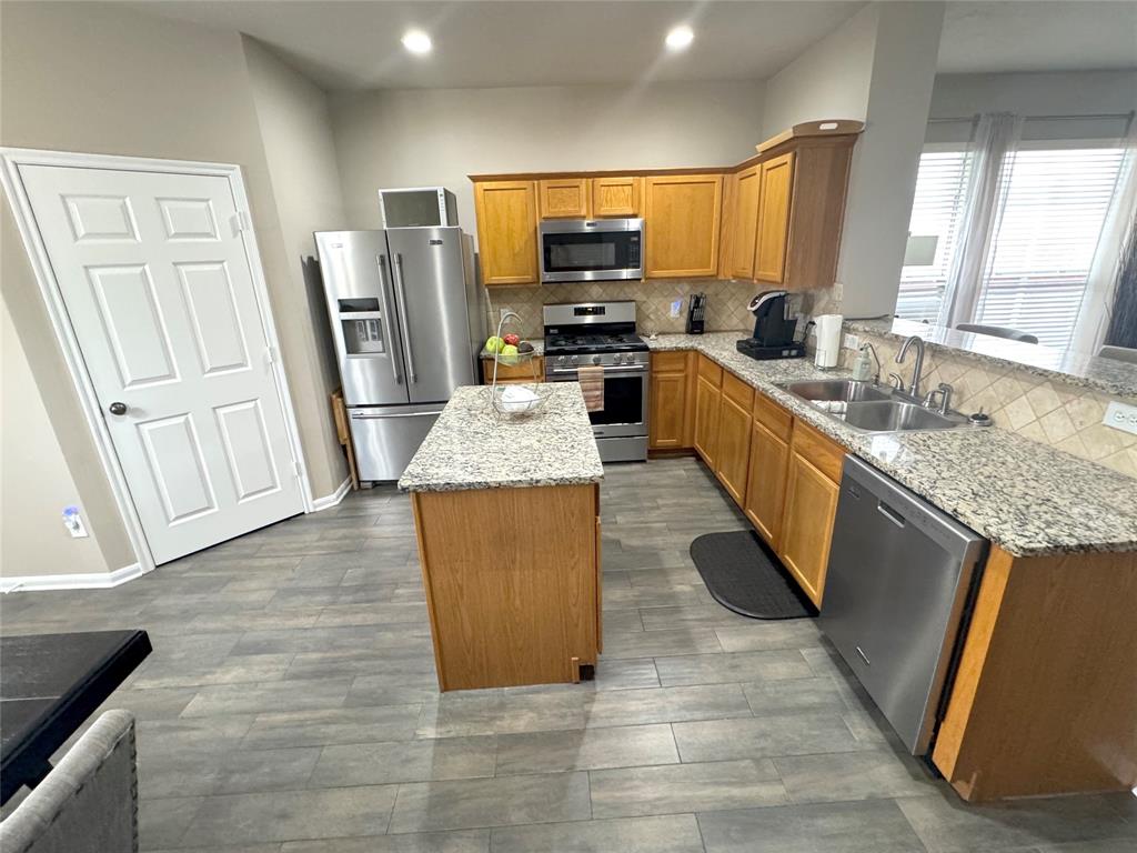 12902 Meadow Springs Drive, Pearland, Texas image 22