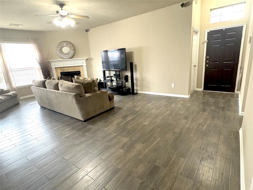 12902 Meadow Springs Drive, Pearland, Texas image 10
