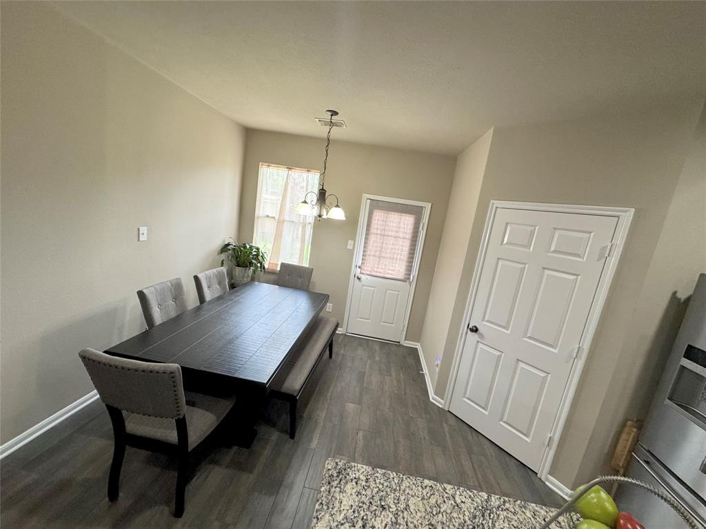 12902 Meadow Springs Drive, Pearland, Texas image 19