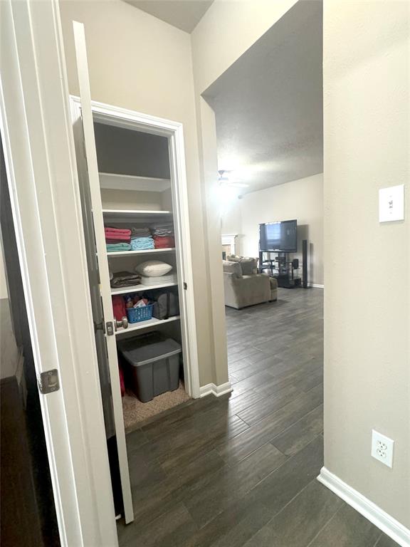 12902 Meadow Springs Drive, Pearland, Texas image 37