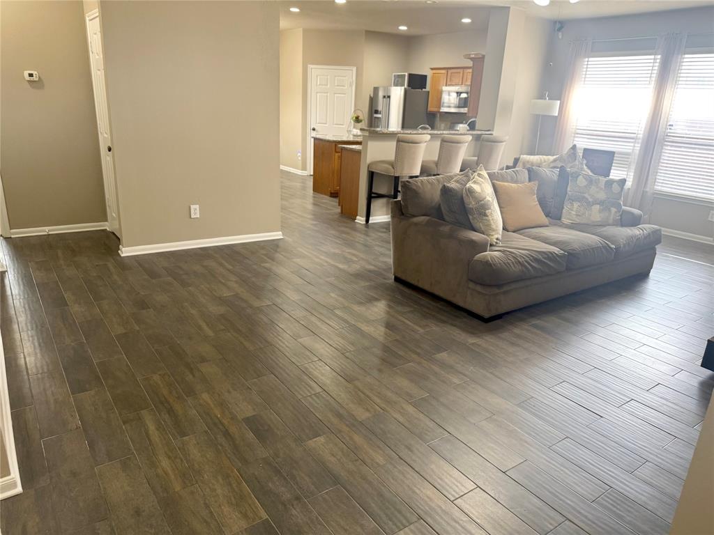 12902 Meadow Springs Drive, Pearland, Texas image 4