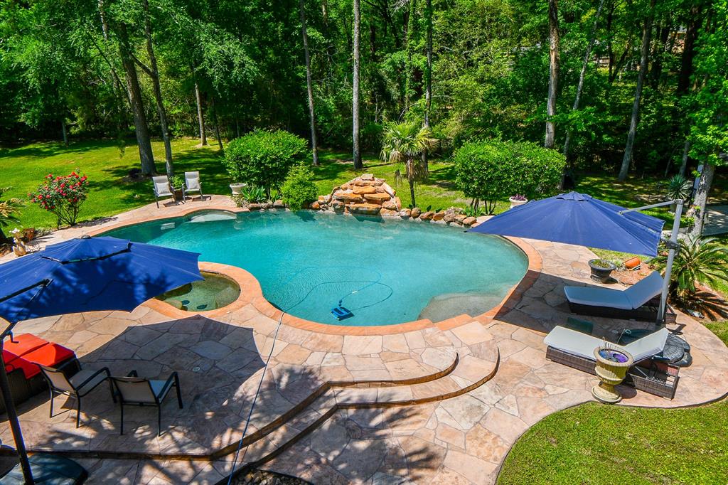 37703 Edgewater Drive, Pinehurst, Texas image 3