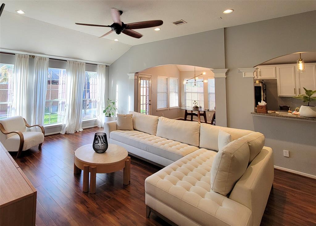 2310 Megellan Point Lane, Pearland, Texas image 1