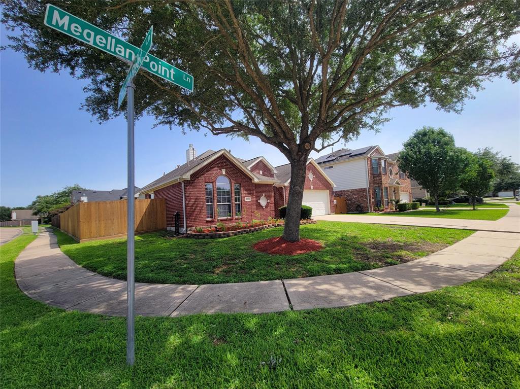 2310 Megellan Point Lane, Pearland, Texas image 5