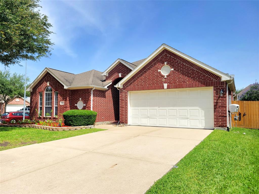 2310 Megellan Point Lane, Pearland, Texas image 3