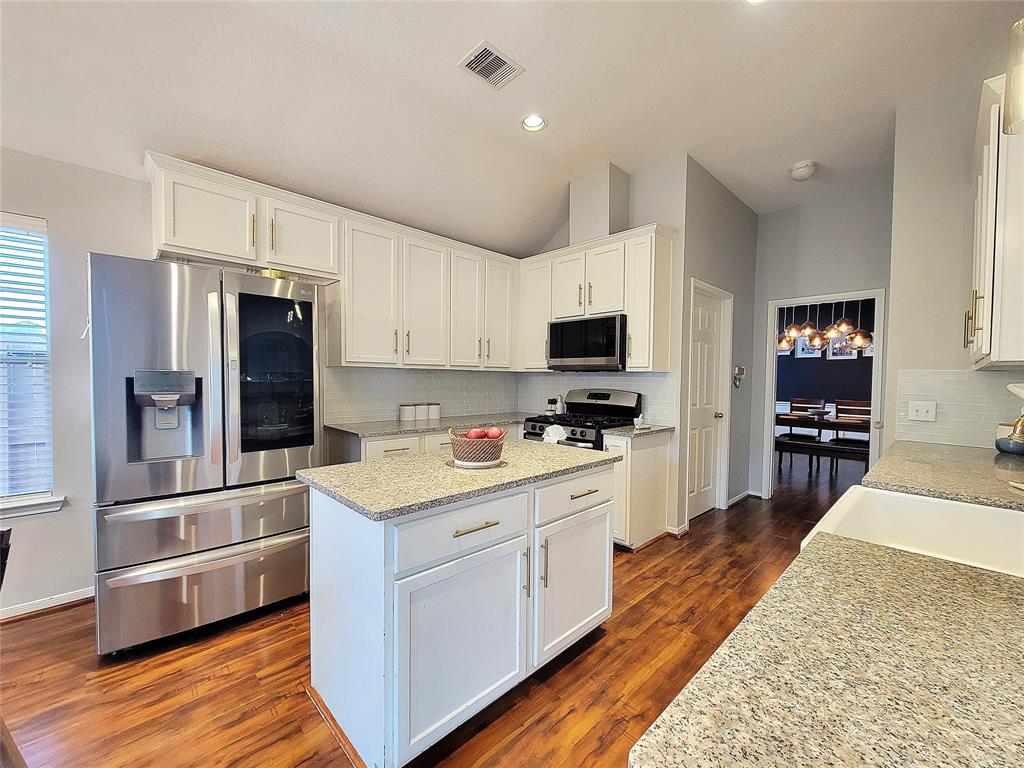 2310 Megellan Point Lane, Pearland, Texas image 9