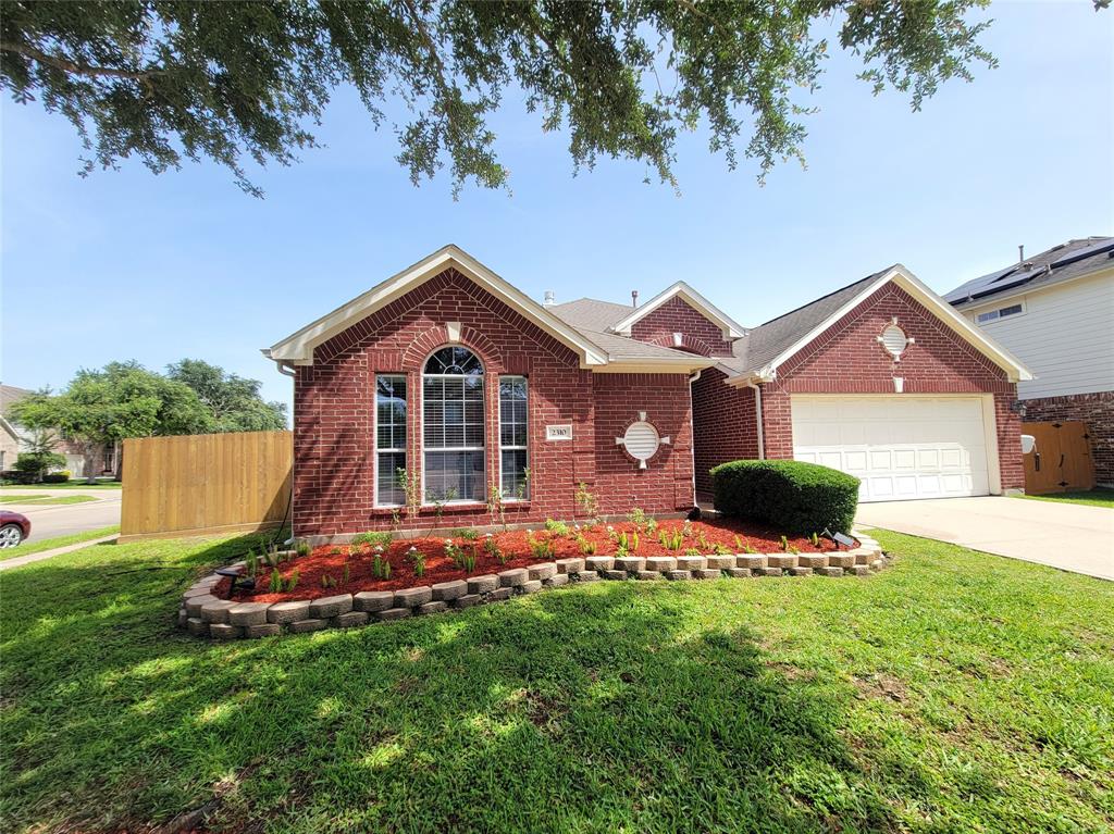 2310 Megellan Point Lane, Pearland, Texas image 2