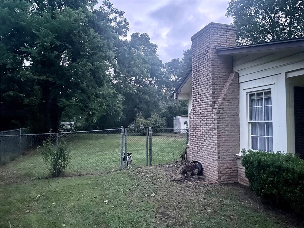 504 E Bell Avenue, Crockett, Texas image 2