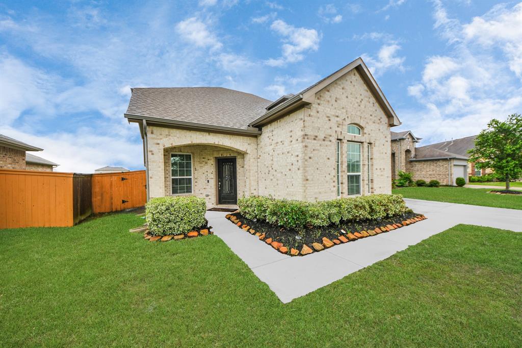 2326 Kelson Cove Drive, La Marque, Texas image 3