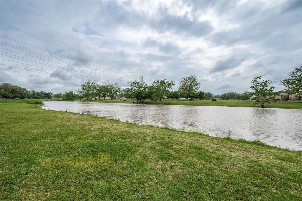 638 Winchester Trail, Angleton, Texas image 41