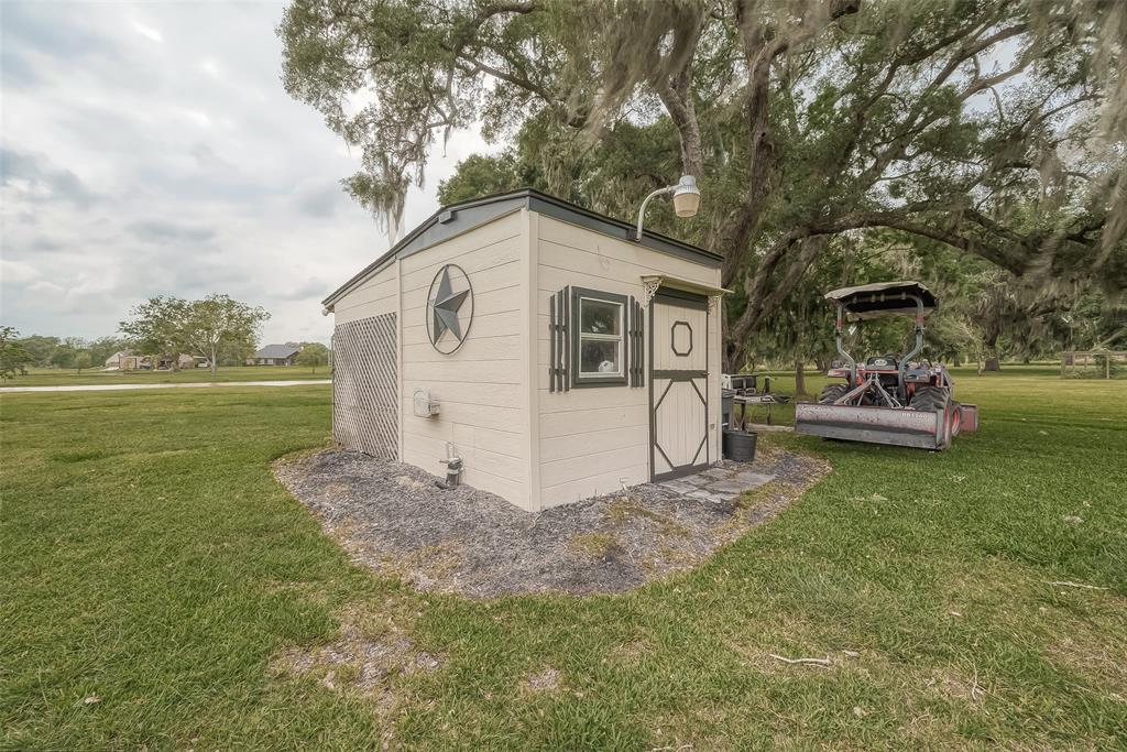 638 Winchester Trail, Angleton, Texas image 36