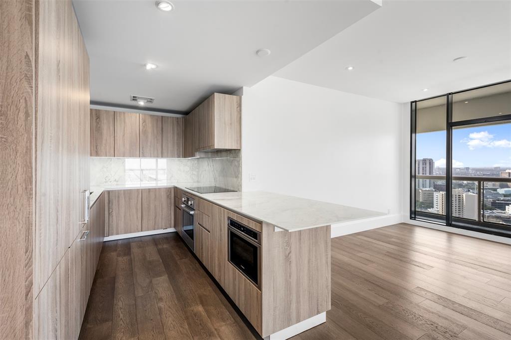 1701 Hermann Drive 30C