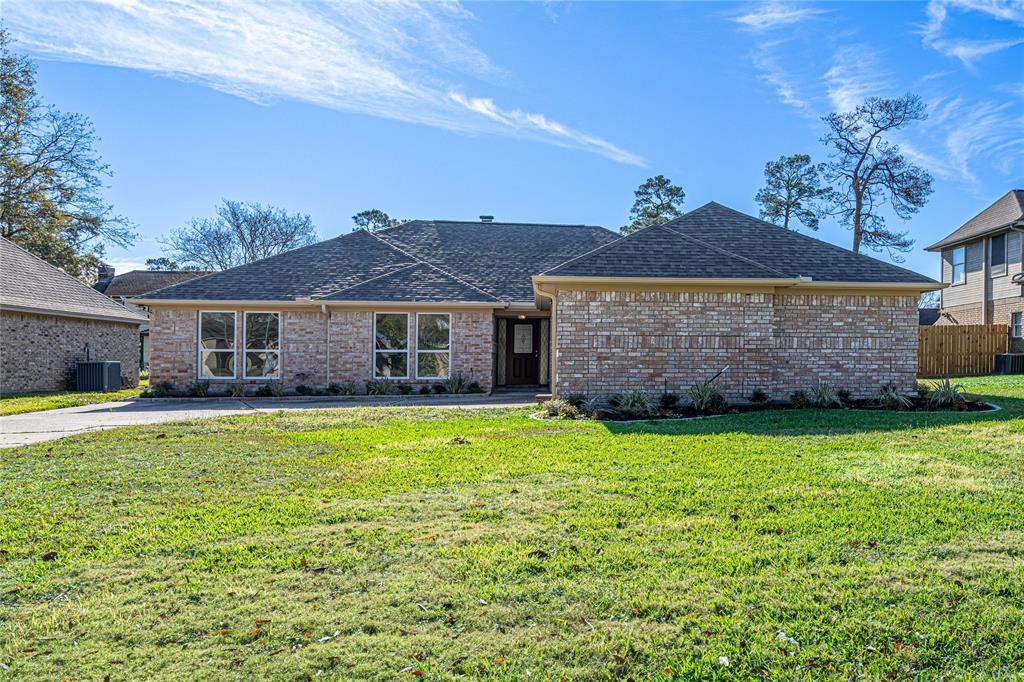 8006 17th Green Drive, Humble, Texas image 1