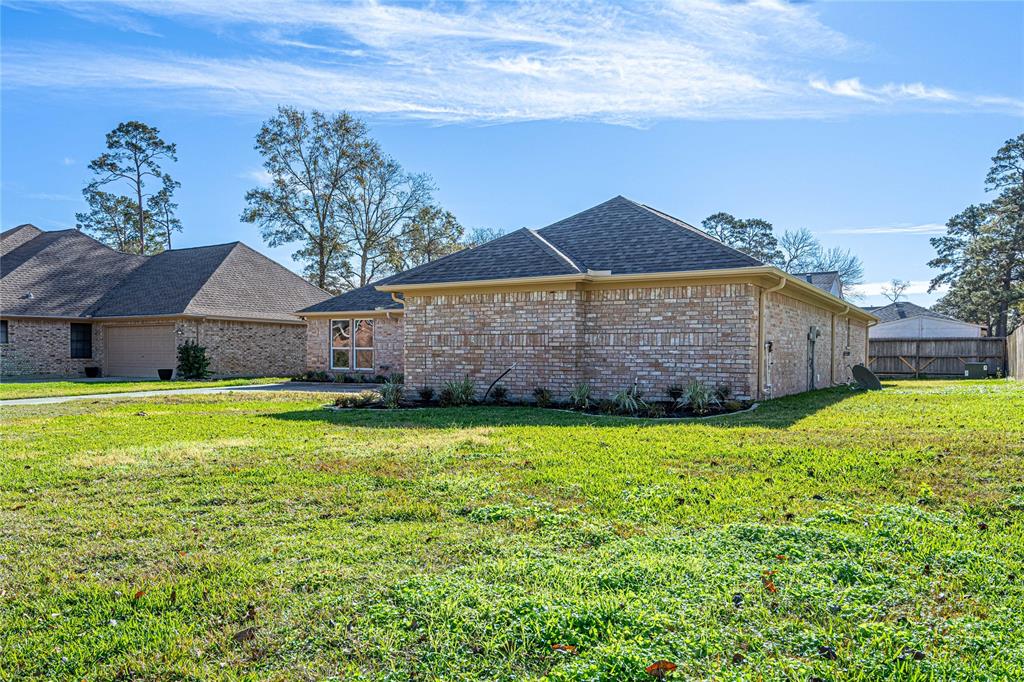 8006 17th Green Drive, Humble, Texas image 3