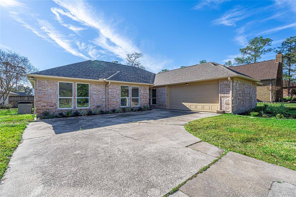 8006 17th Green Drive, Humble, Texas image 4