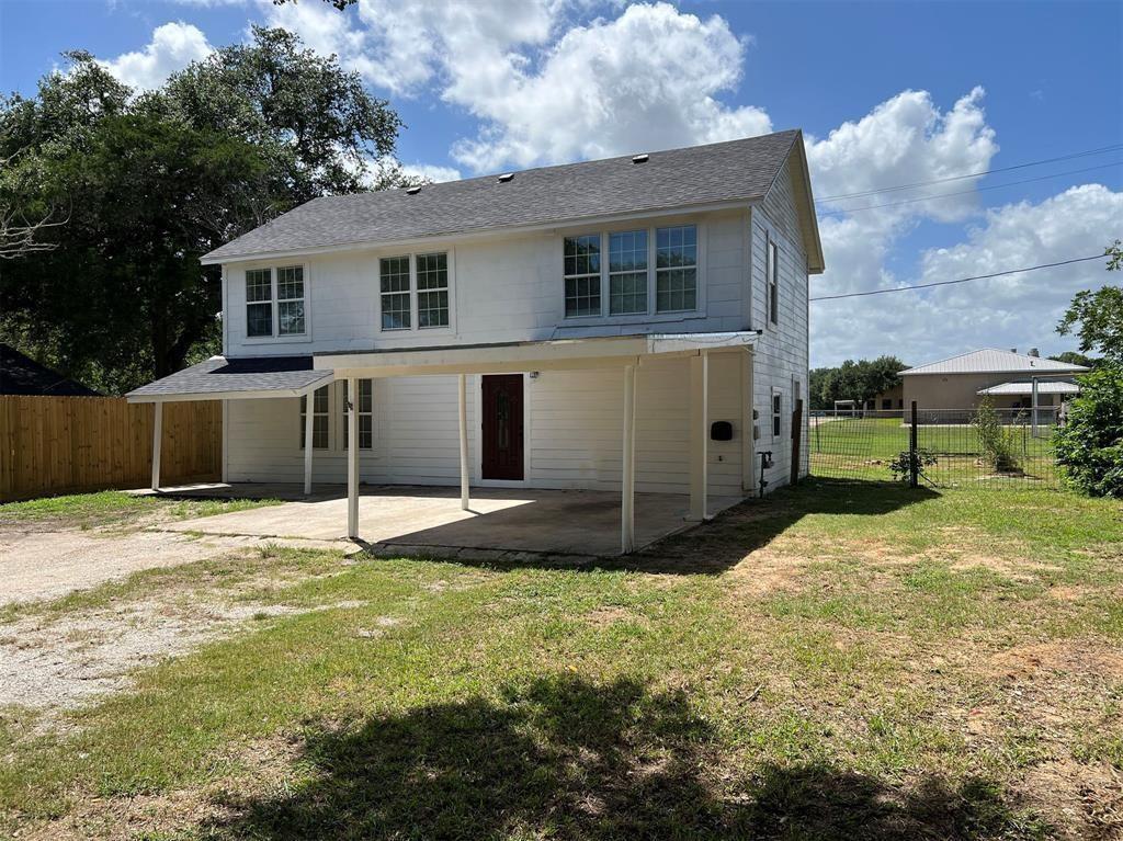 610 W Division Street, Edna, Texas image 1