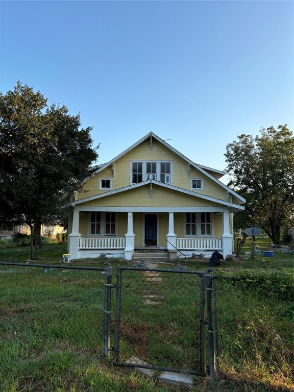 Photo 3 of 25 of 134 Hill Street house