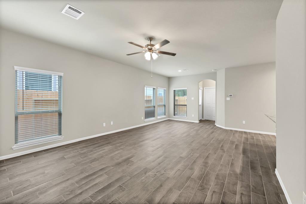232 Emerald Thicket Lane, Huffman, Texas image 9