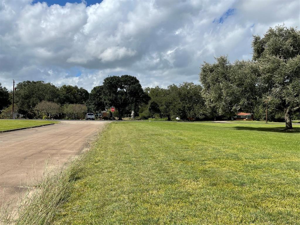 2829 Golf Crest Drive, Wharton, Texas image 2