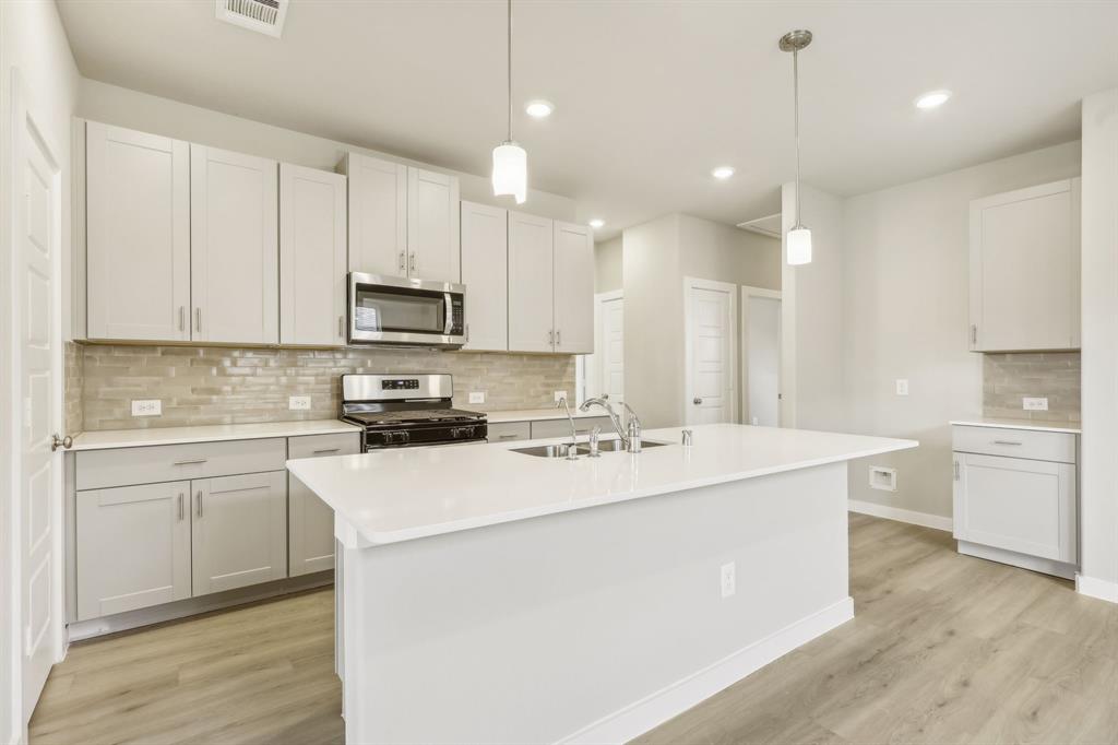 343 Willow Sage Court, Montgomery, Texas image 3
