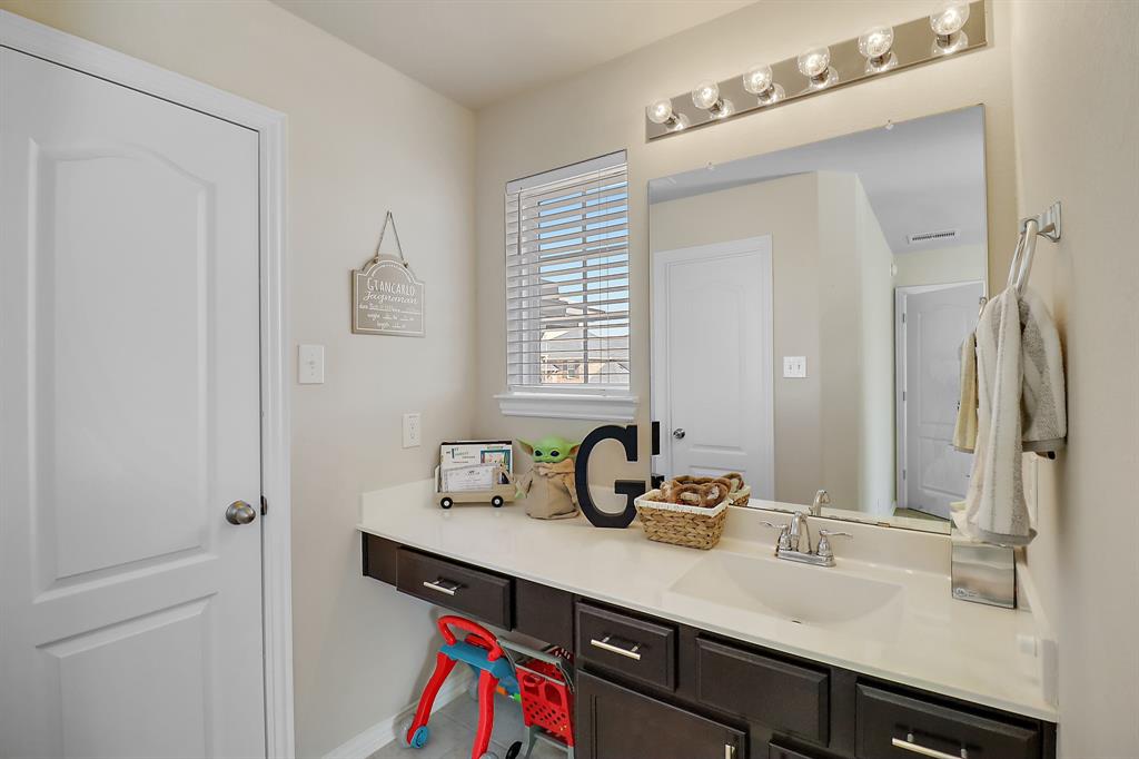4502 Crescent Lake Circle, Baytown, Texas image 25