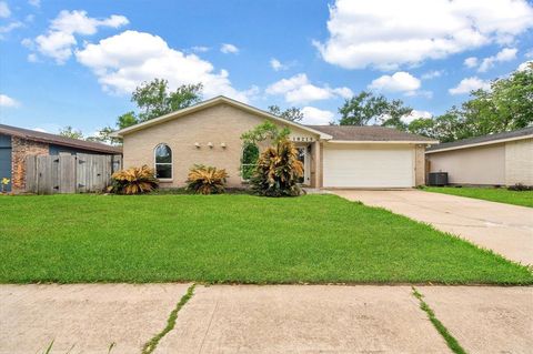 Single Family Residence in Spring TX 18215 Navajo Trail Drive.jpg