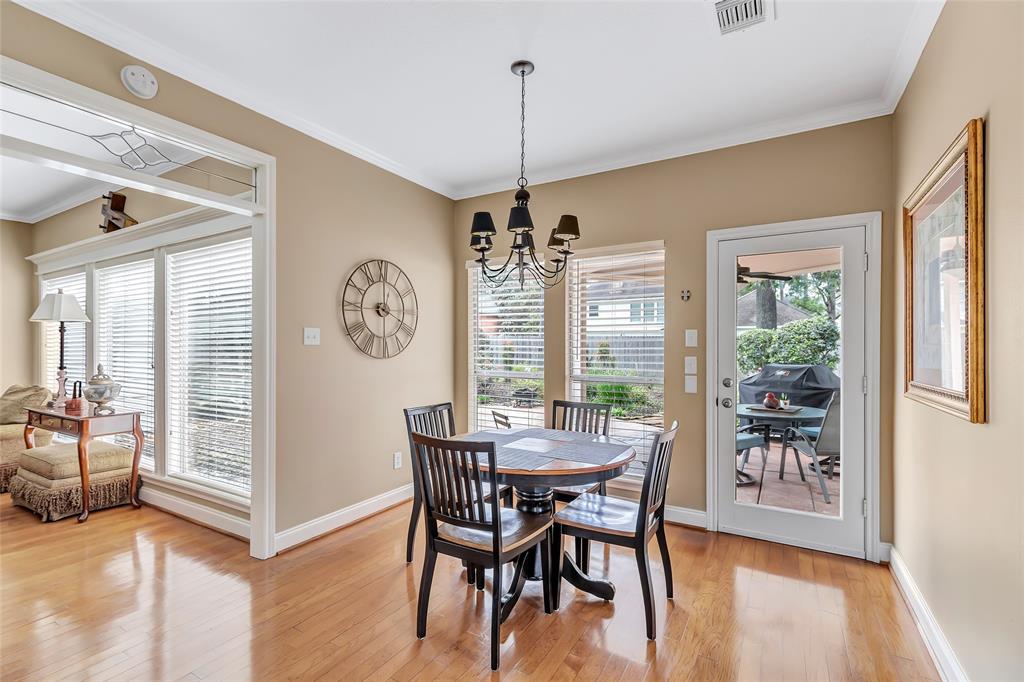 5810 Redwood River Drive, Kingwood, Texas image 10