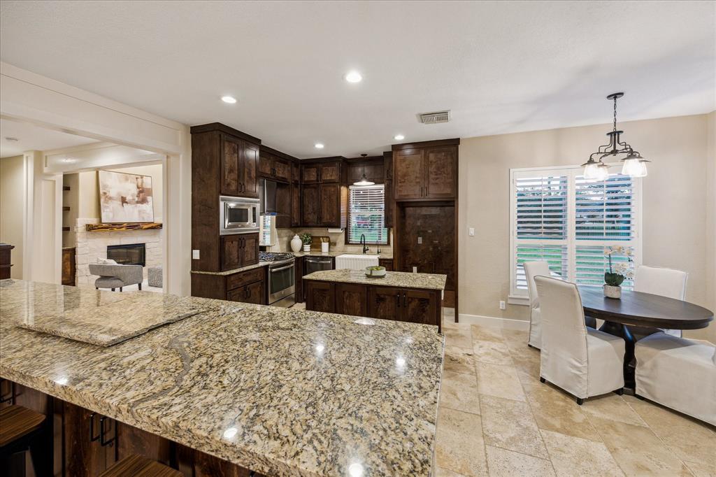 2714 W Trail Court
