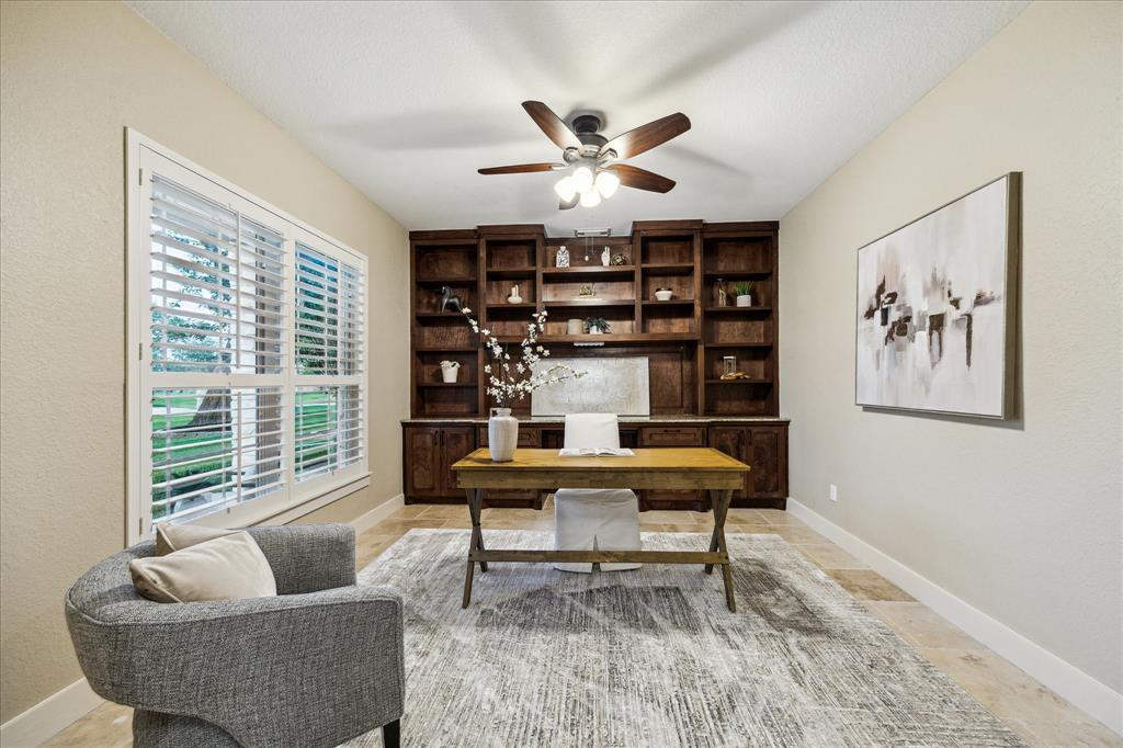 2714 W Trail Court