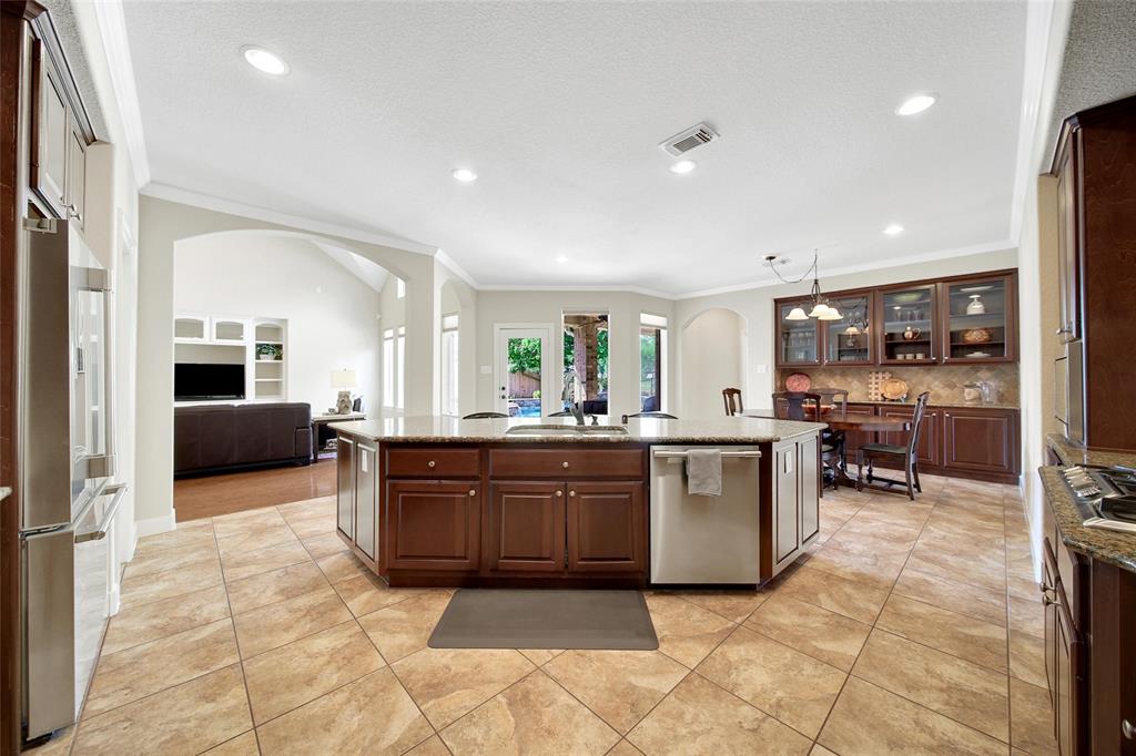 8230 Crescent Knolls Drive, Richmond, Texas image 15