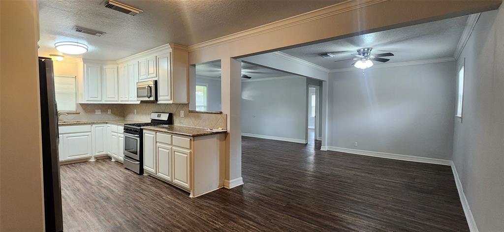1017 N Chenango Street, Angleton, Texas image 6
