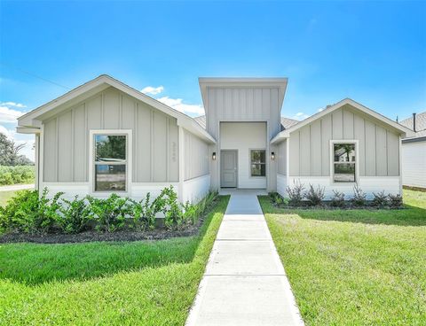 Photo of 2845 14th Street, Hempstead, TX 77445 (MLS # 85594562)