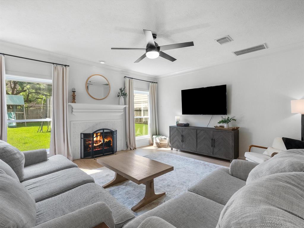 407 Windsor Drive, Friendswood, Texas image 6