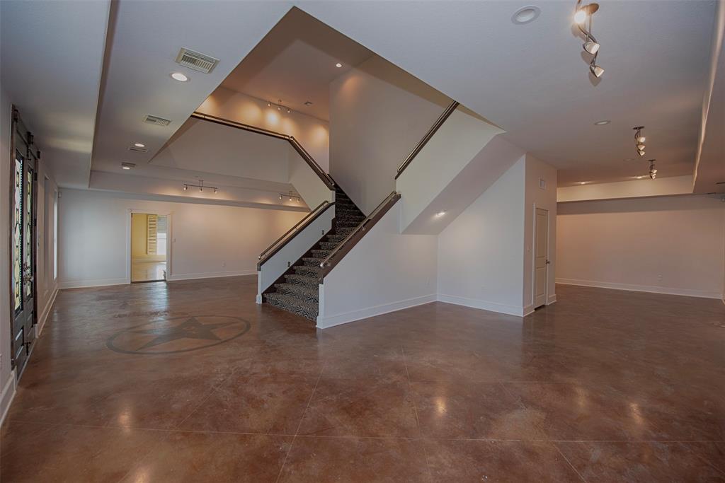 2293 E Bayshore Drive