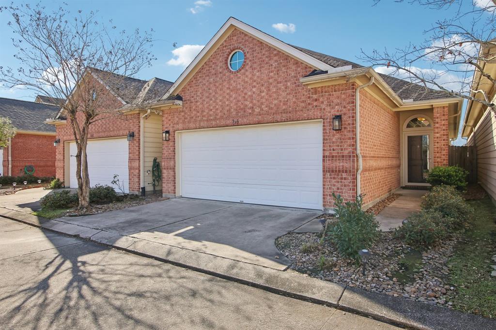 916 Sweet Pine Drive, Katy, Texas image 1
