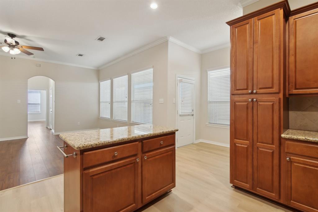 916 Sweet Pine Drive, Katy, Texas image 13