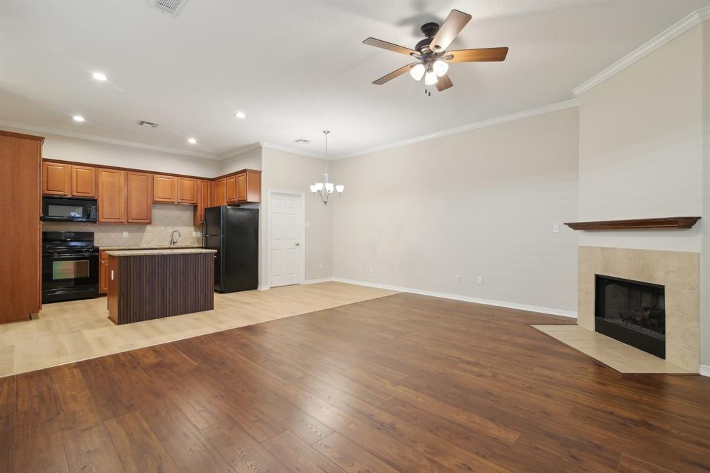 916 Sweet Pine Drive, Katy, Texas image 11