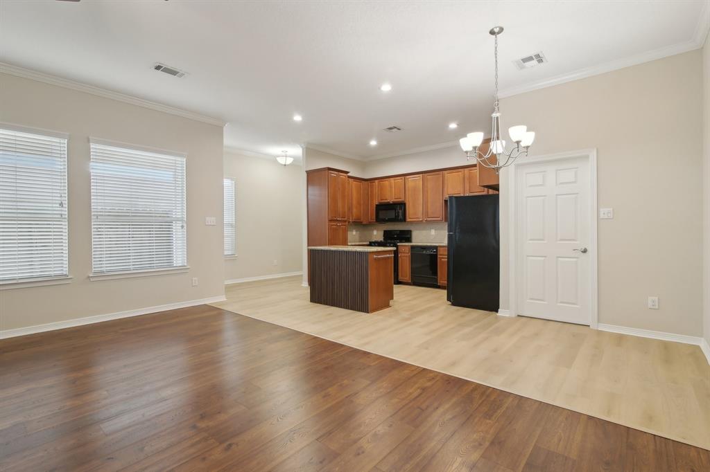916 Sweet Pine Drive, Katy, Texas image 5