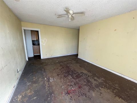 Duplex in Texas City TX 102 9th Street 13.jpg